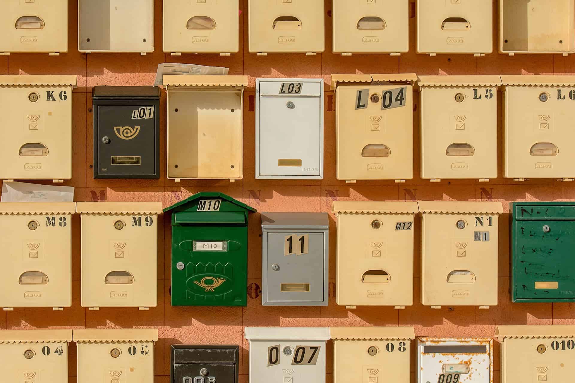 Billede af postkasser, som symboliserer indhold opdelt i custom post types